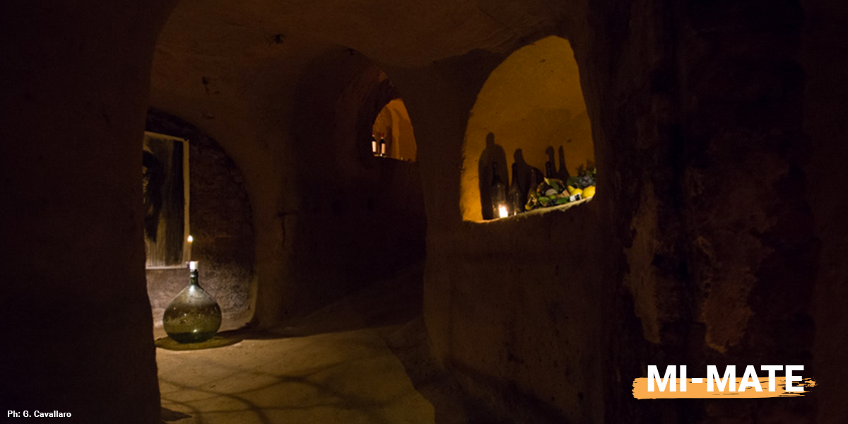 All'interno delle sale e corridoi dell'infernot di piazza Cristoforo Colombo a Fubine Monferrato sono stati fatti installazioni artistiche.
